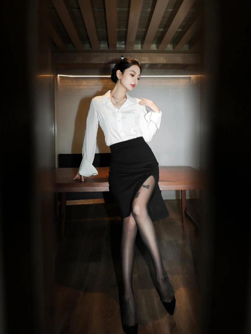 漂亮的小姐姐[55P]