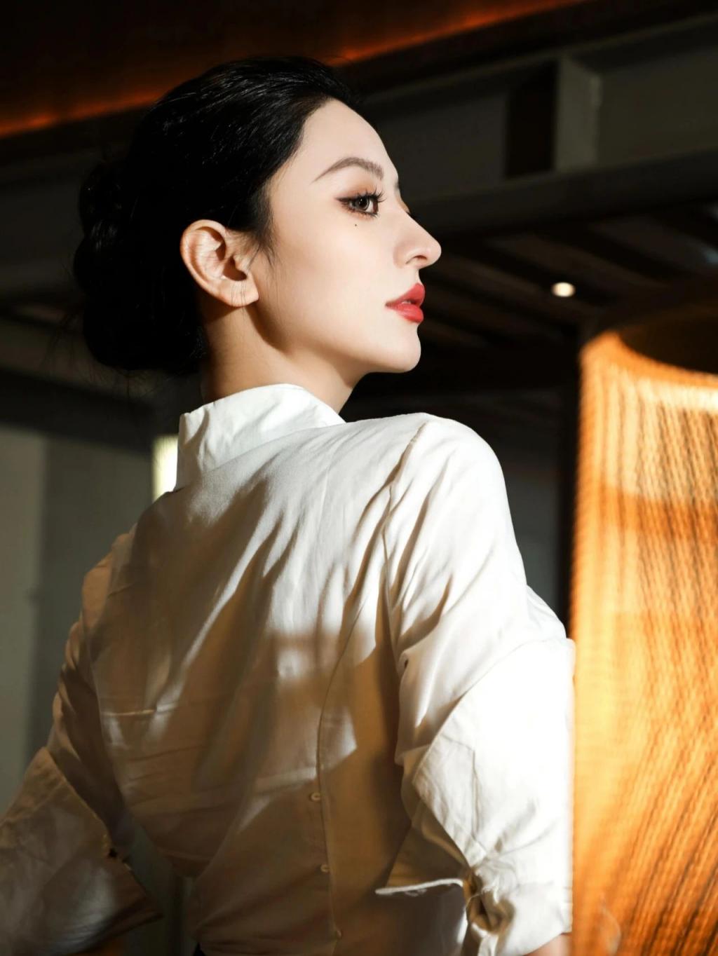 漂亮的小姐姐[55P]