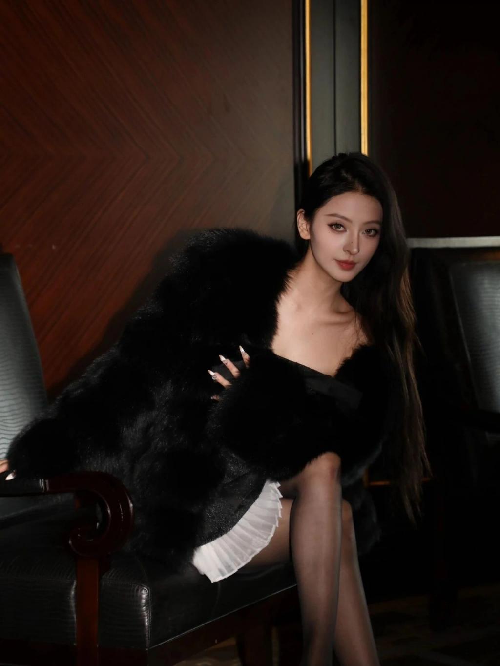 漂亮的小姐姐[55P]