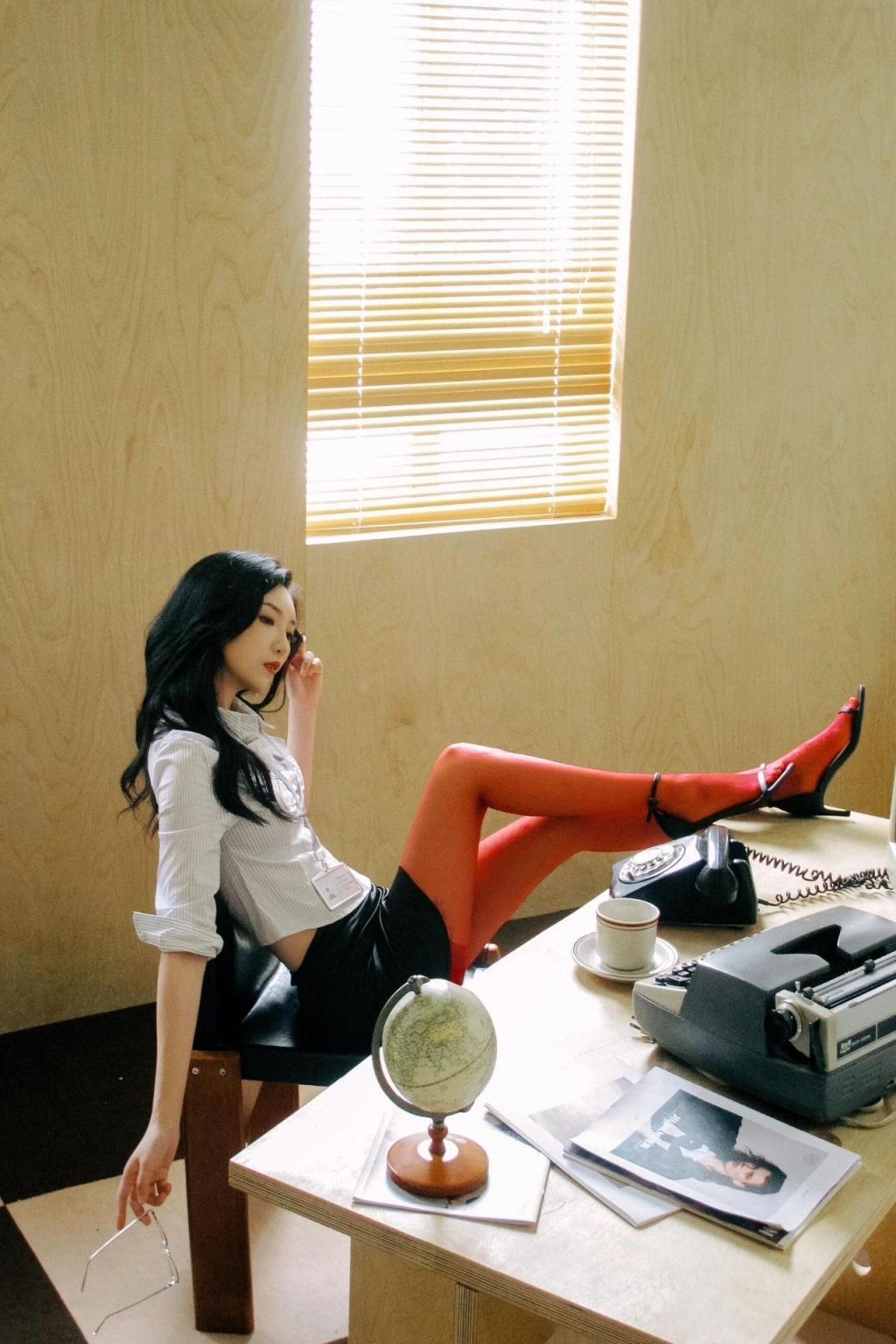 漂亮的小姐姐[55P]