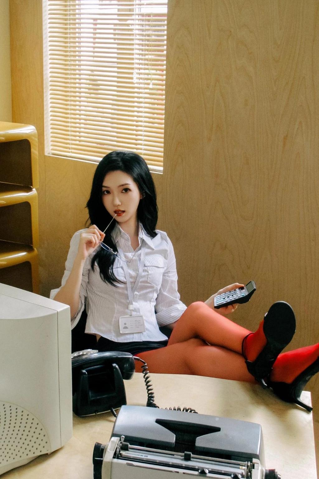 漂亮的小姐姐[55P]