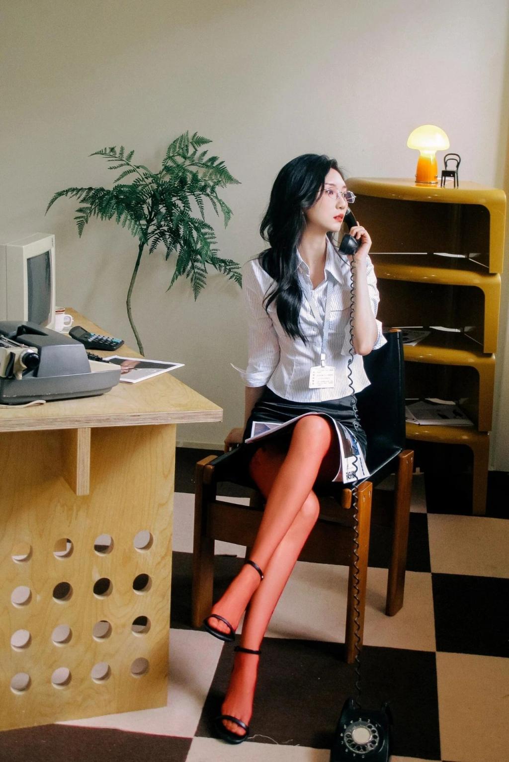 漂亮的小姐姐[55P]