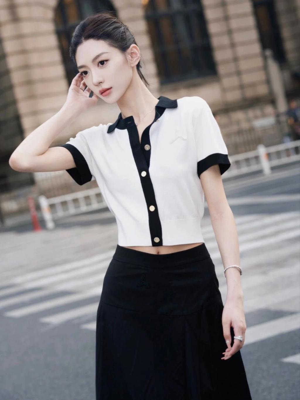 漂亮的小姐姐[55P]