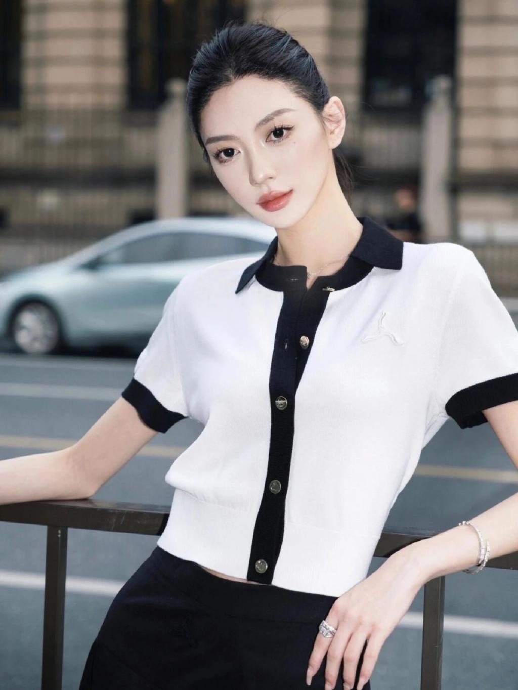 漂亮的小姐姐[55P]