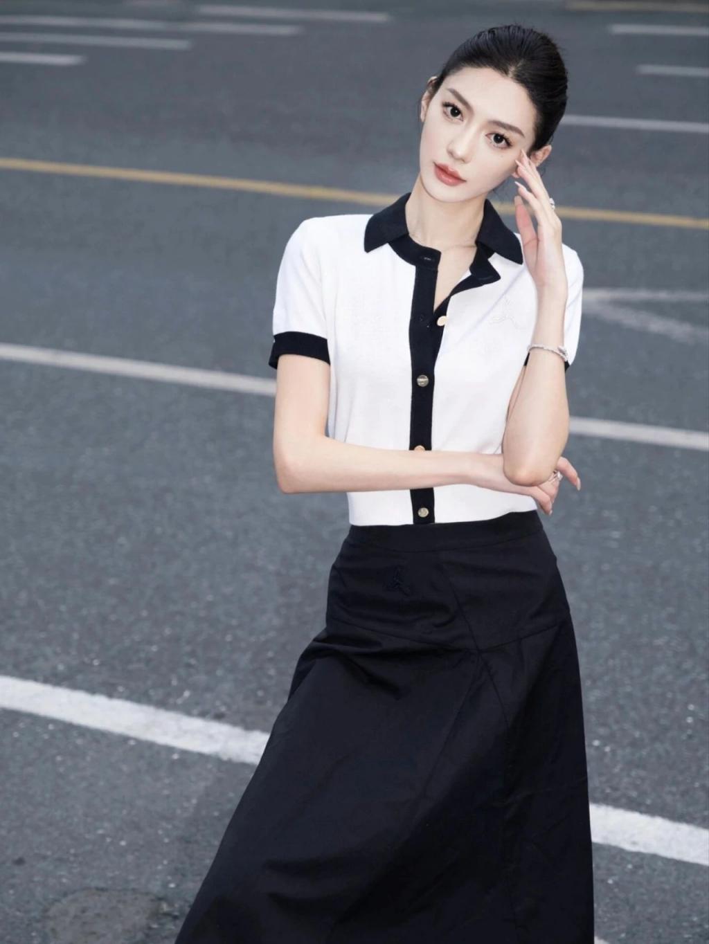 漂亮的小姐姐[55P]