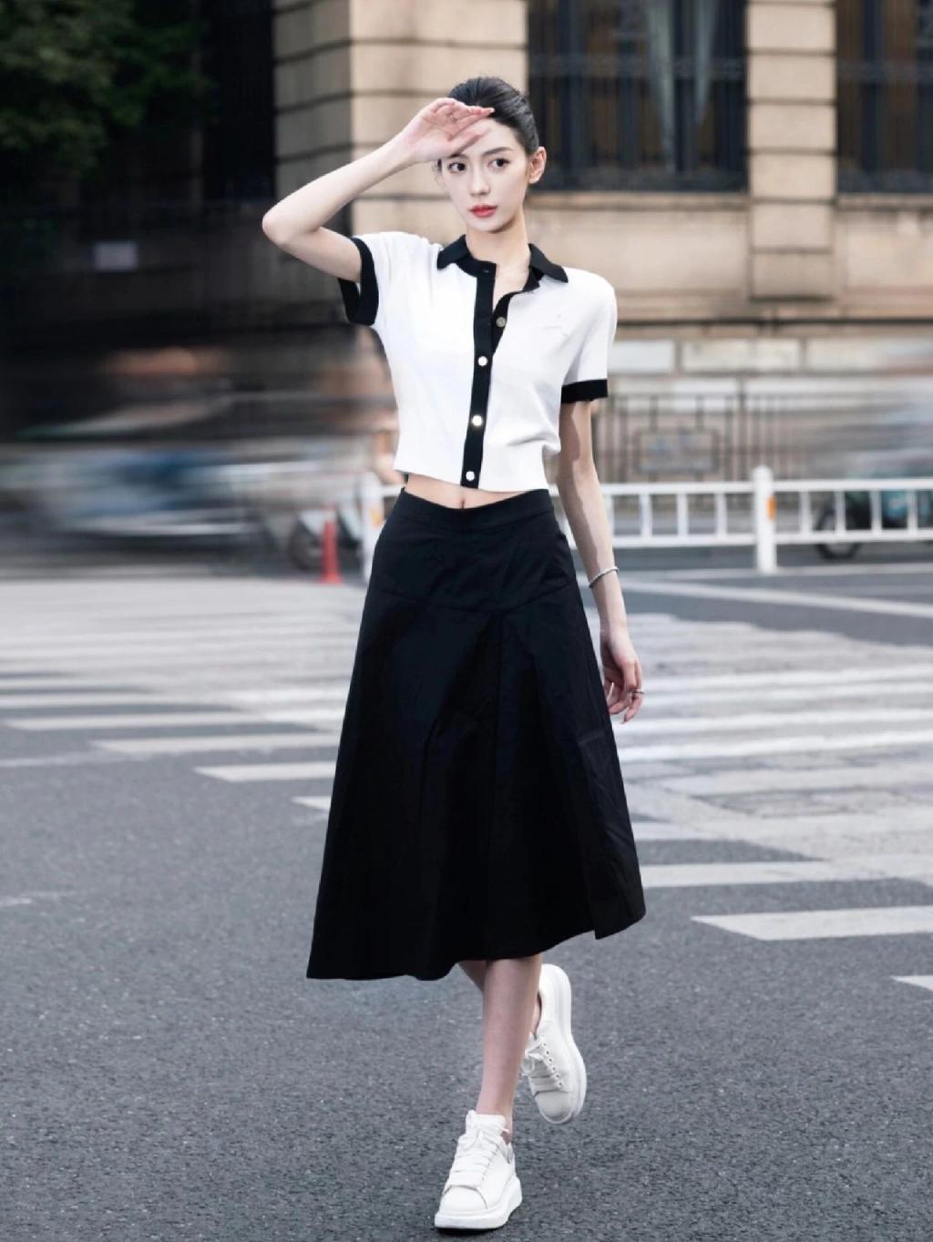 漂亮的小姐姐[55P]