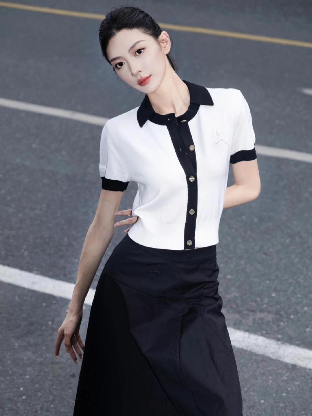 漂亮的小姐姐[55P]