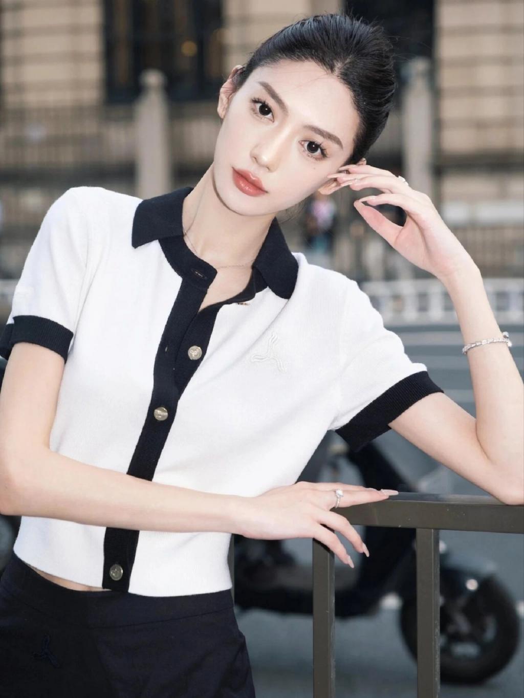 漂亮的小姐姐[55P]