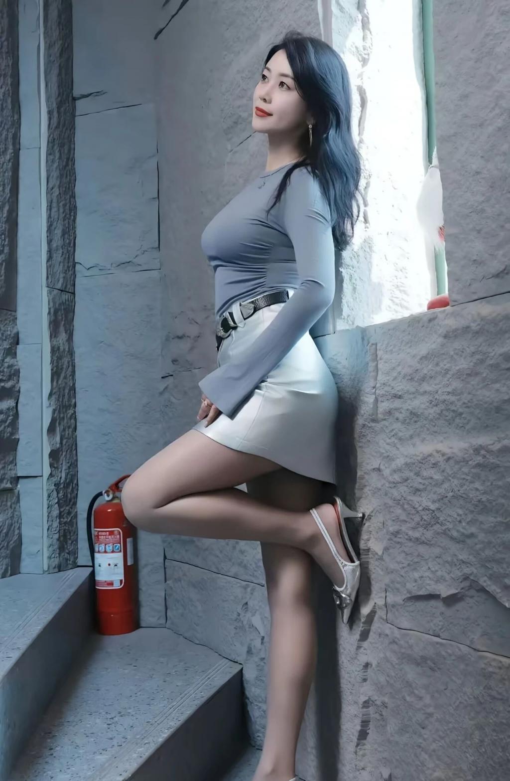 纤腰肉丝大长腿漂亮