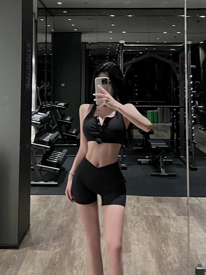 丰乳肥臀的少妇