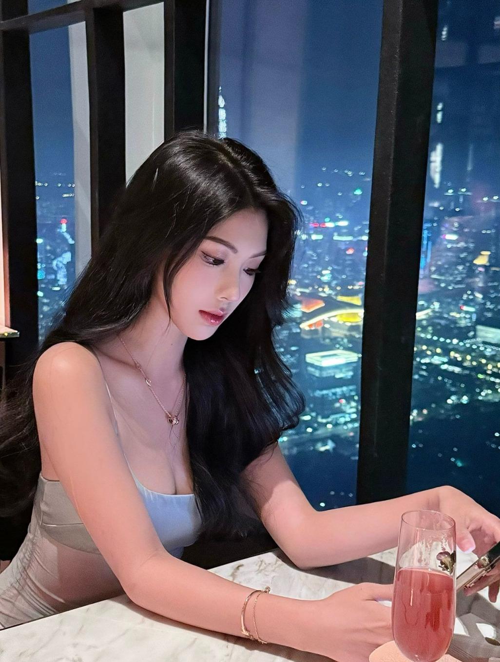 丰乳肥臀的少妇