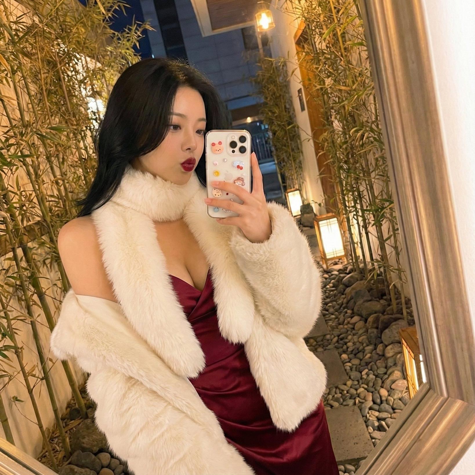 美女妖妖艳艳媚态万千勾人魂魄