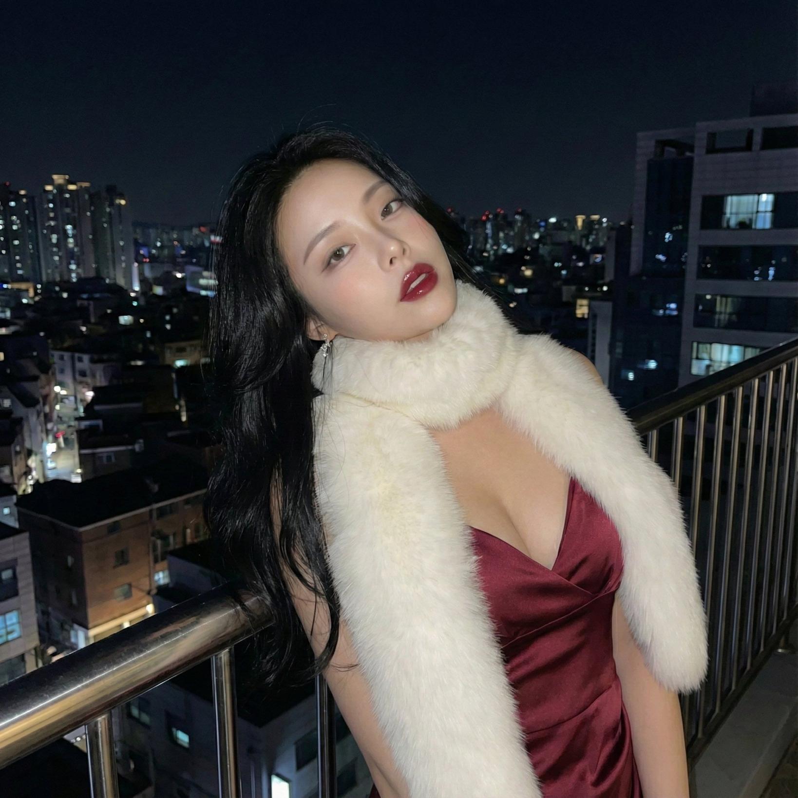 美女妖妖艳艳媚态万千勾人魂魄