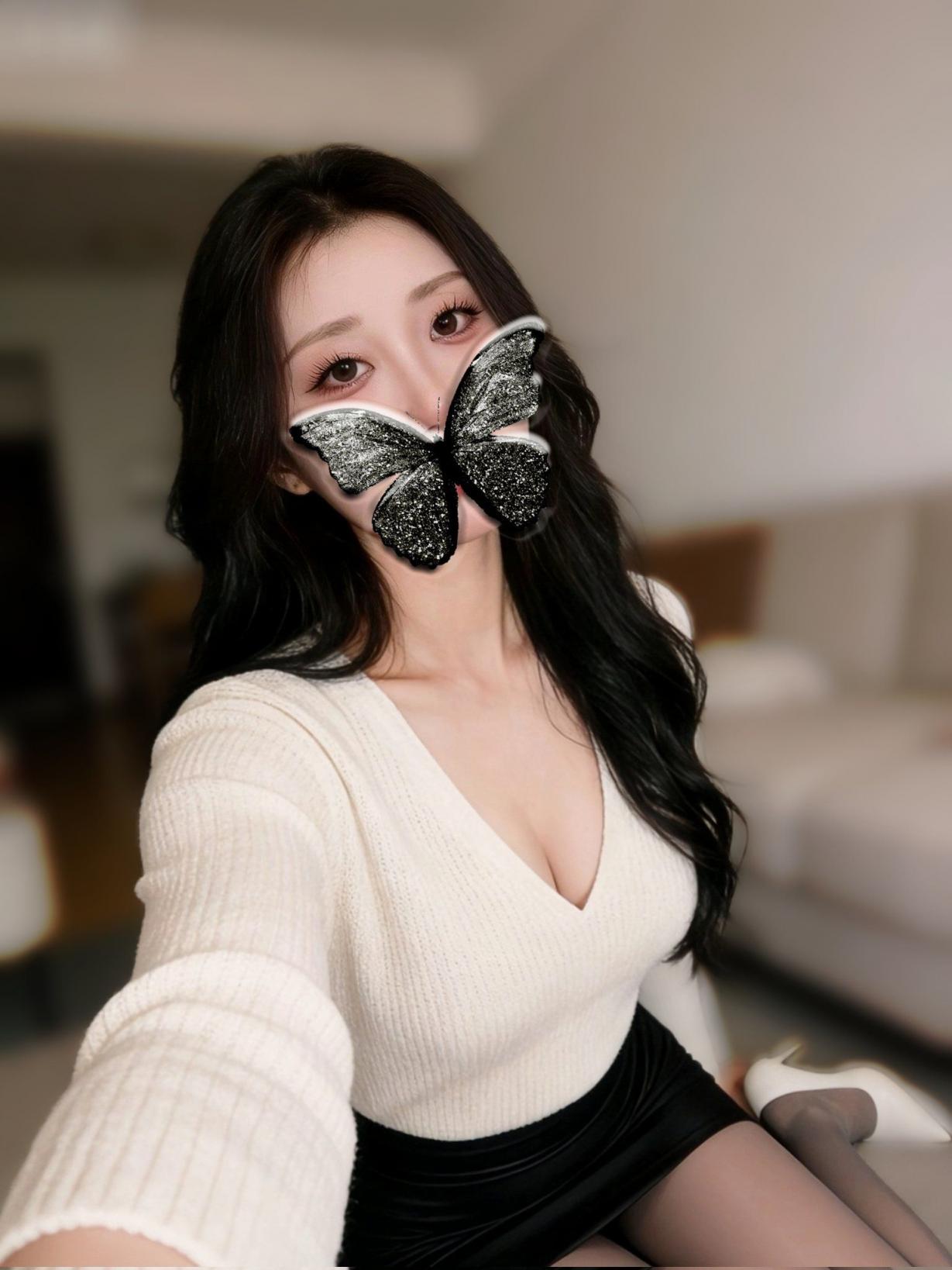 美女妖妖艳艳媚态万千勾人魂魄