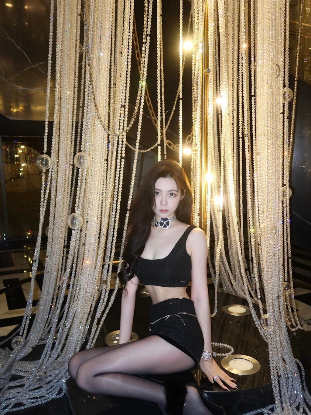 漂亮的小姐姐[53P]