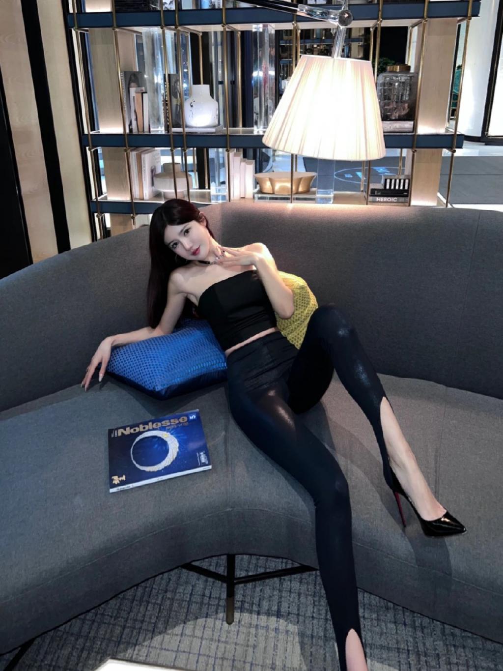 漂亮的小姐姐[53P]