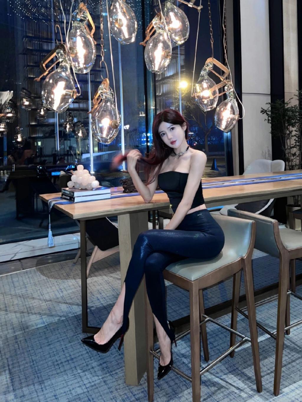 漂亮的小姐姐[53P]