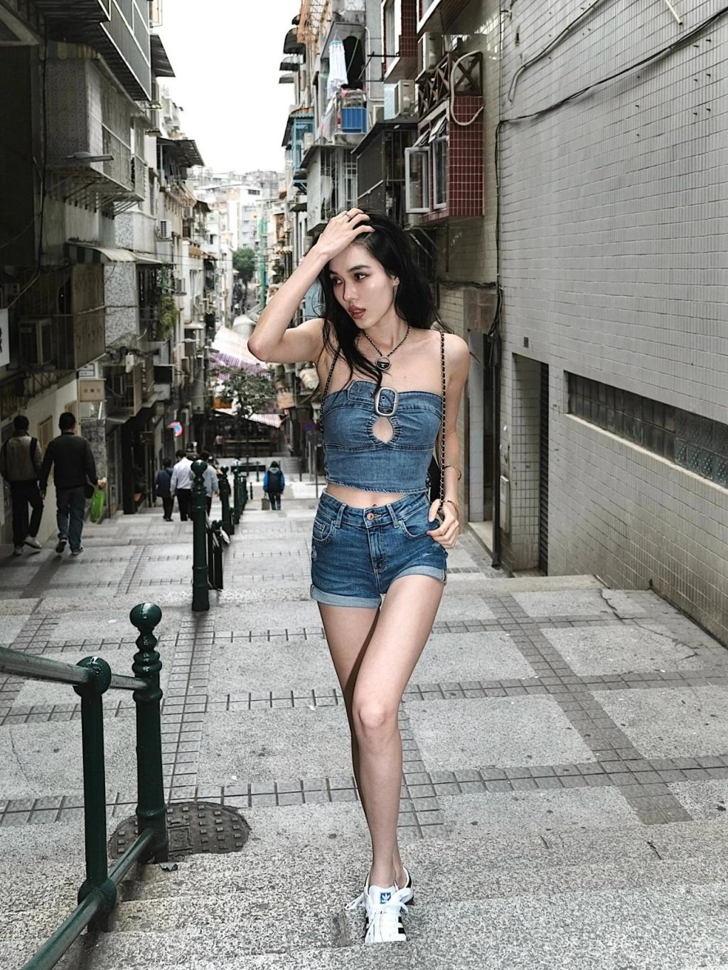 漂亮的小姐姐[53P]