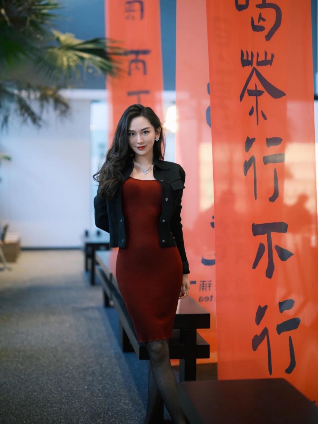 漂亮的小姐姐[53P]