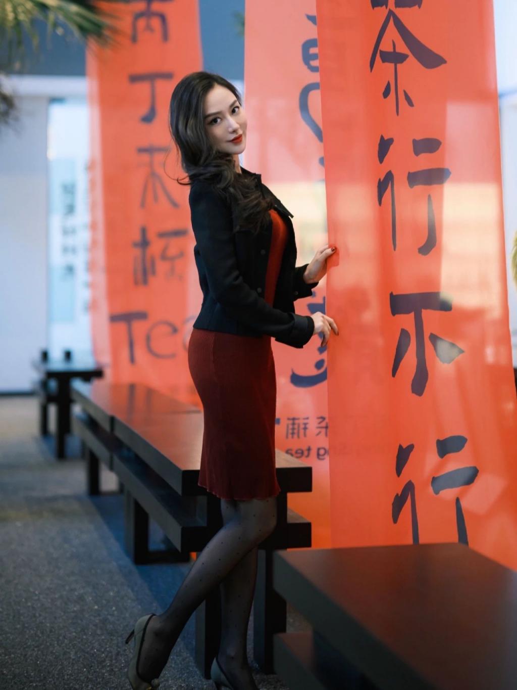 漂亮的小姐姐[53P]