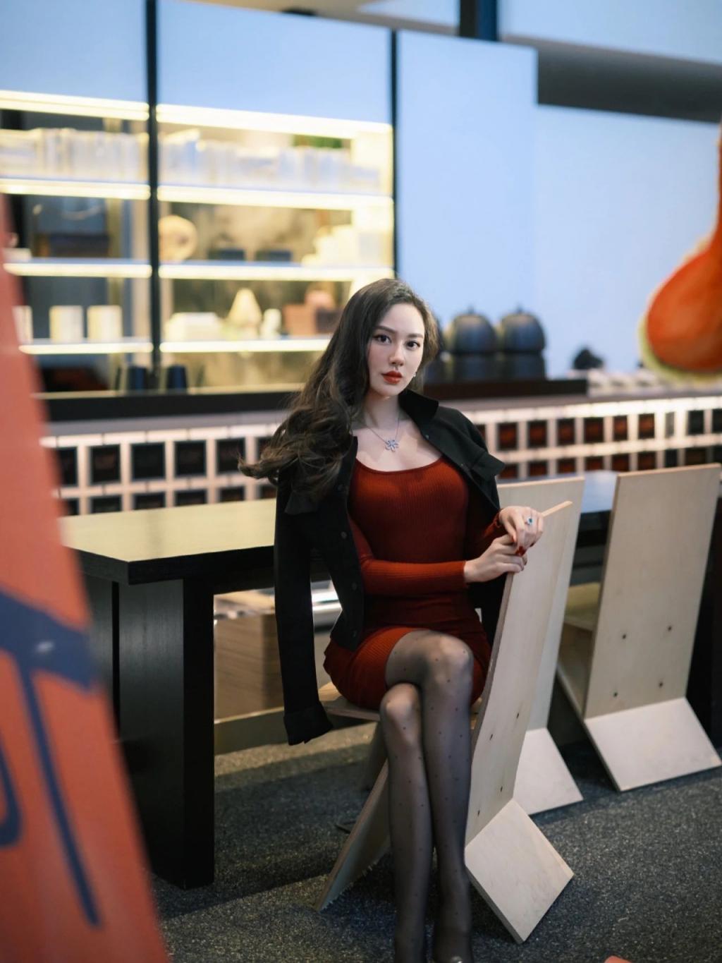 漂亮的小姐姐[53P]