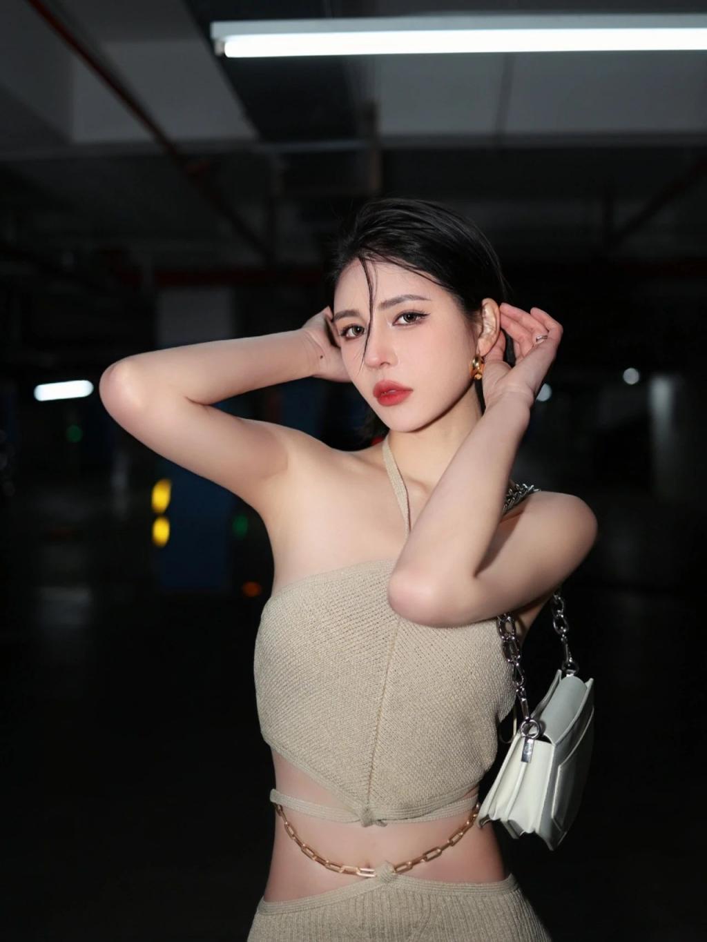 漂亮的小姐姐[53P]