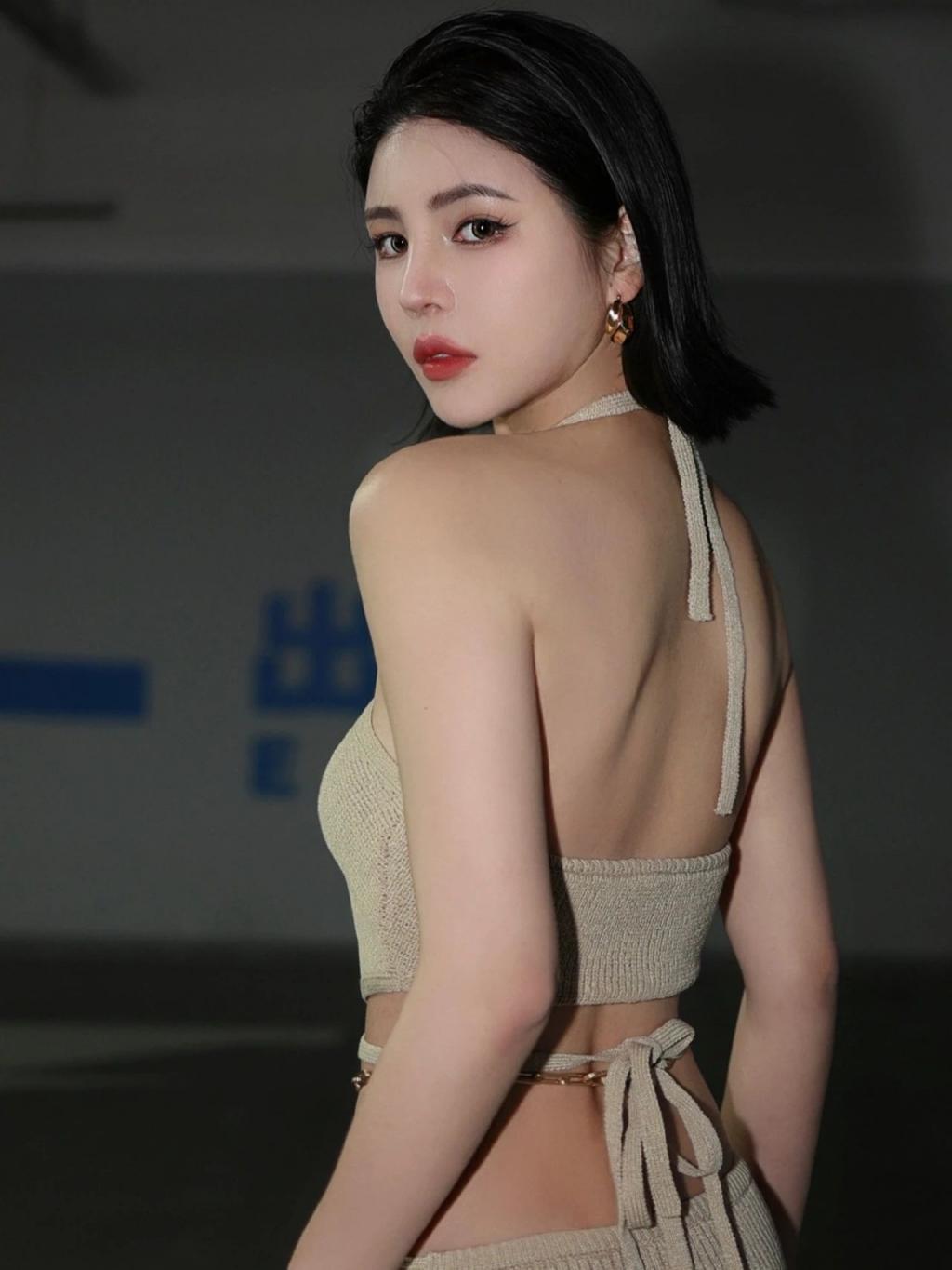 漂亮的小姐姐[53P]