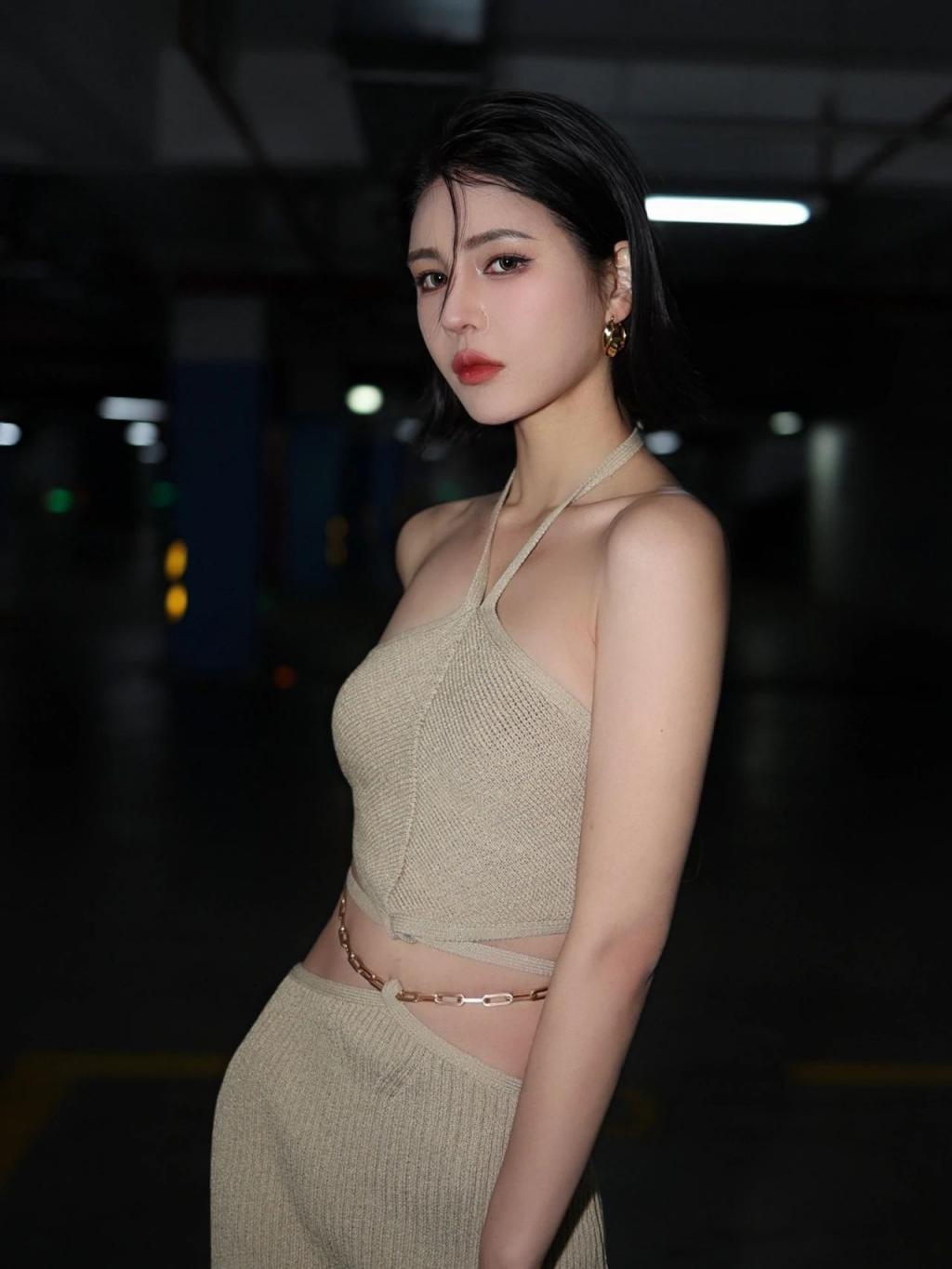 漂亮的小姐姐[53P]