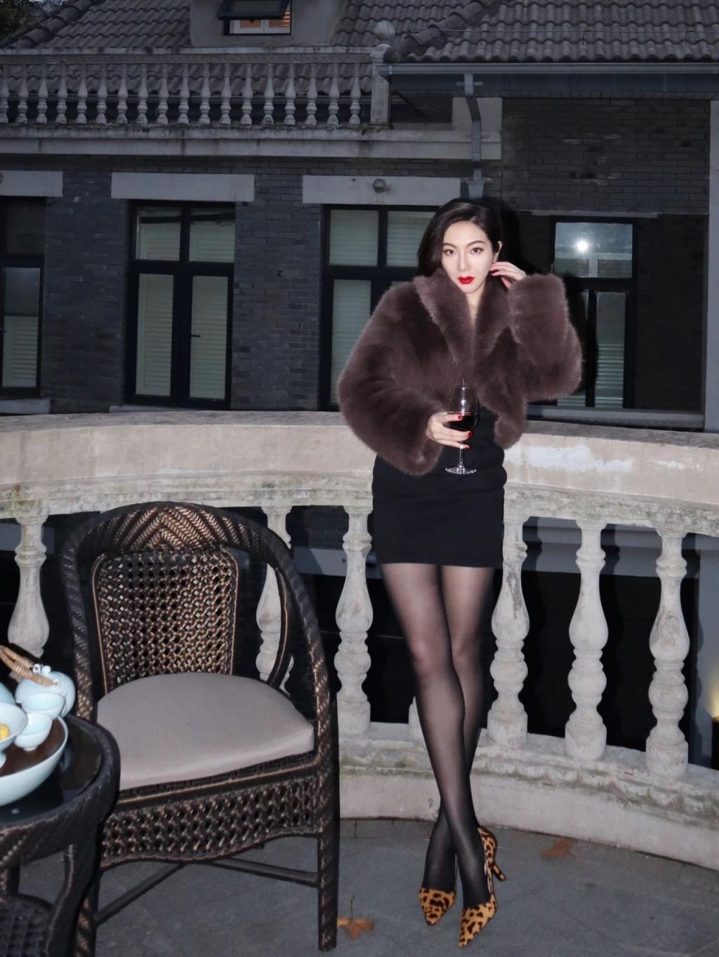 漂亮的小姐姐[53P]