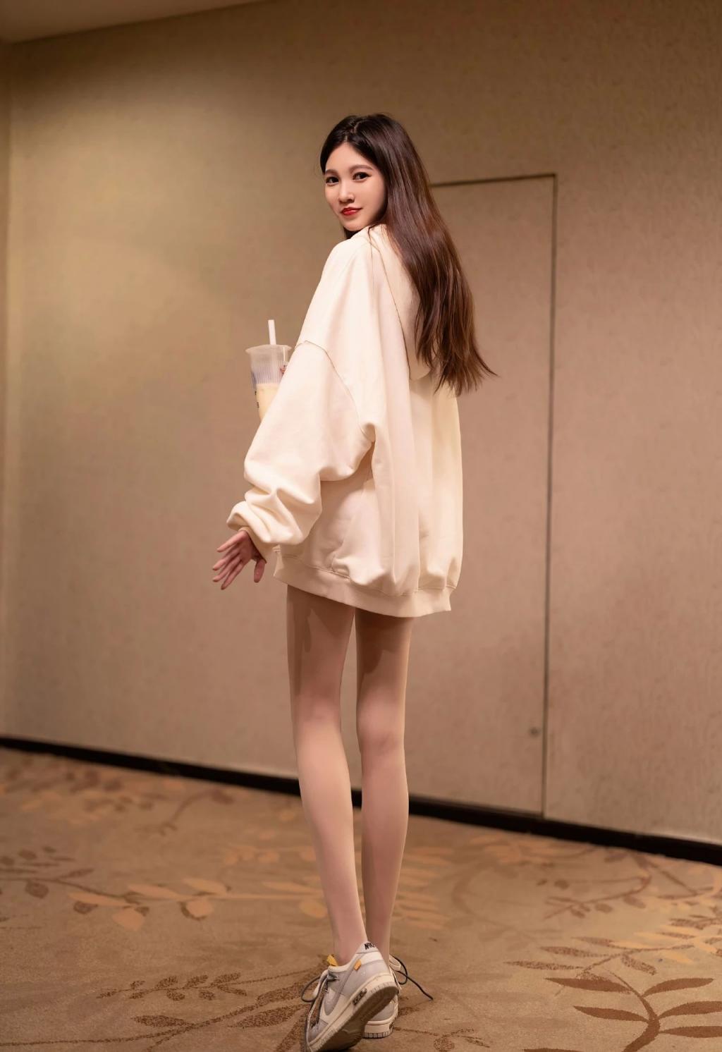 曲线婀娜，黑丝大长腿[57P]