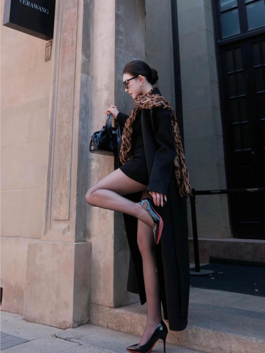 曲线婀娜，黑丝大长腿[57P]