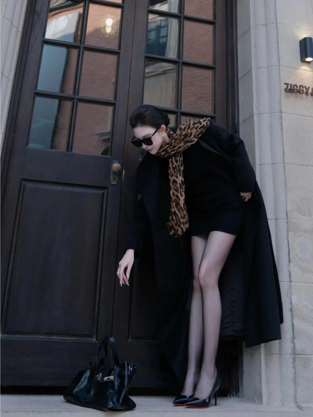 曲线婀娜，黑丝大长腿[57P]