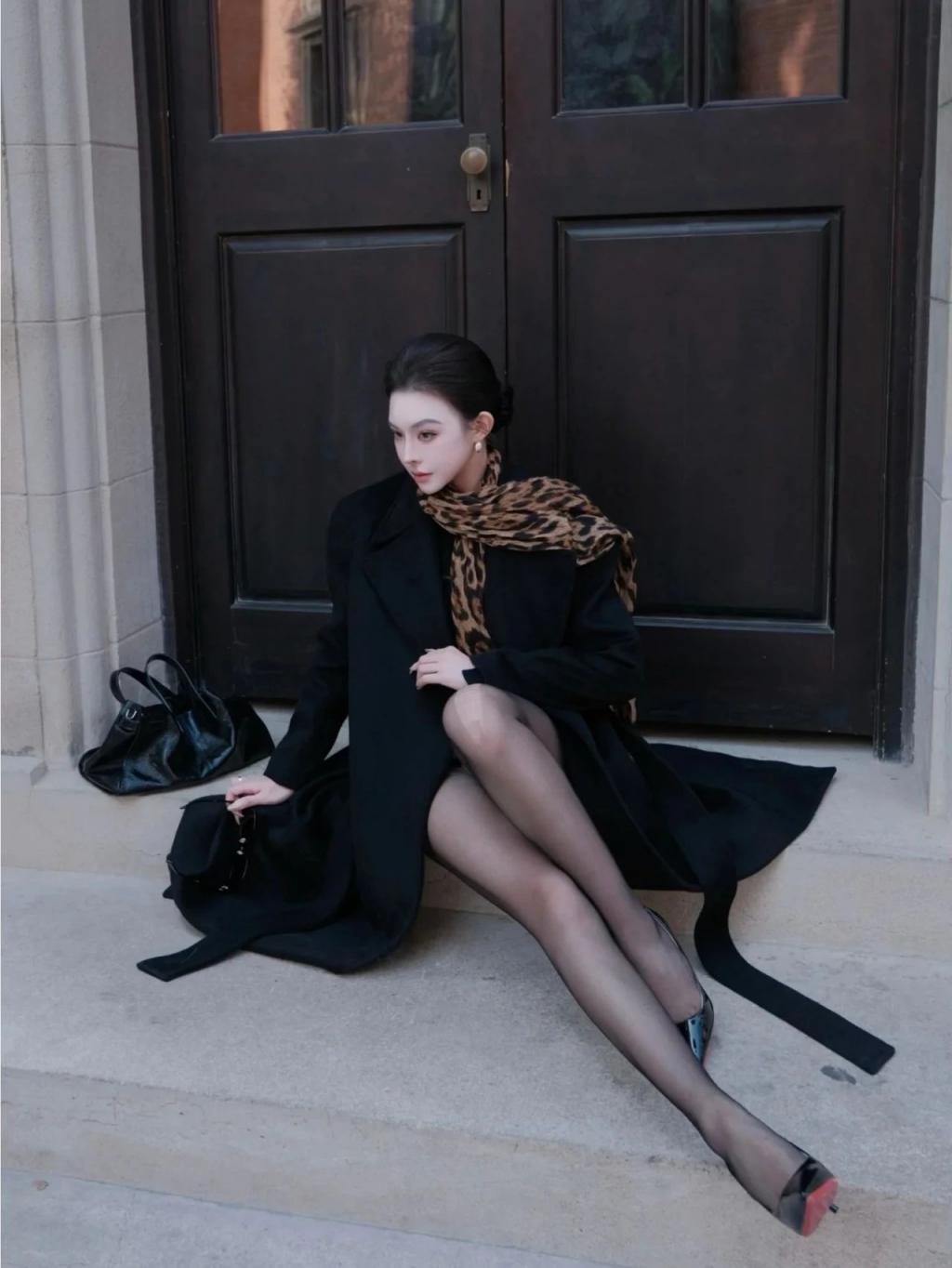 曲线婀娜，黑丝大长腿[57P]