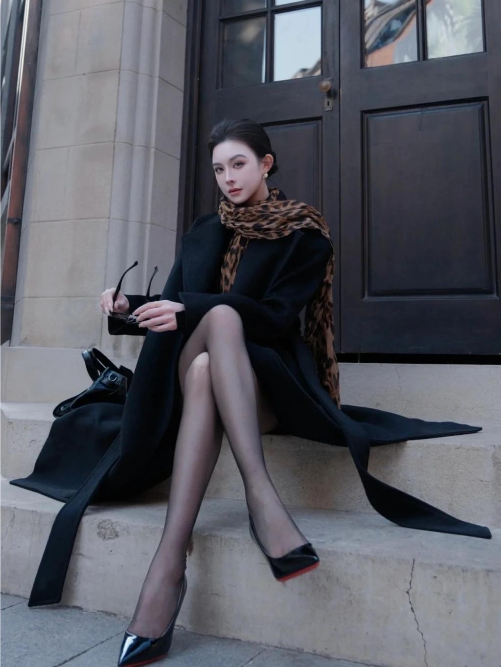 曲线婀娜，黑丝大长腿[57P]