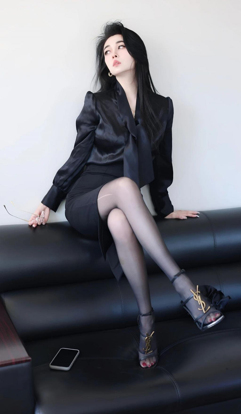 曲线婀娜，黑丝大长腿[57P]