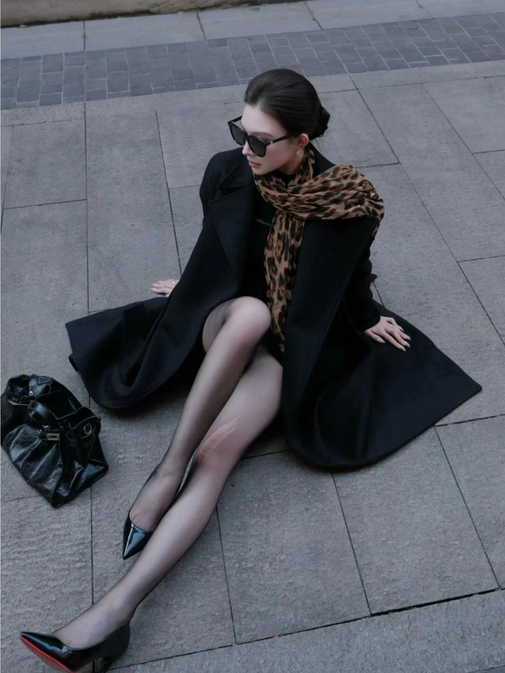 曲线婀娜，黑丝大长腿[57P]