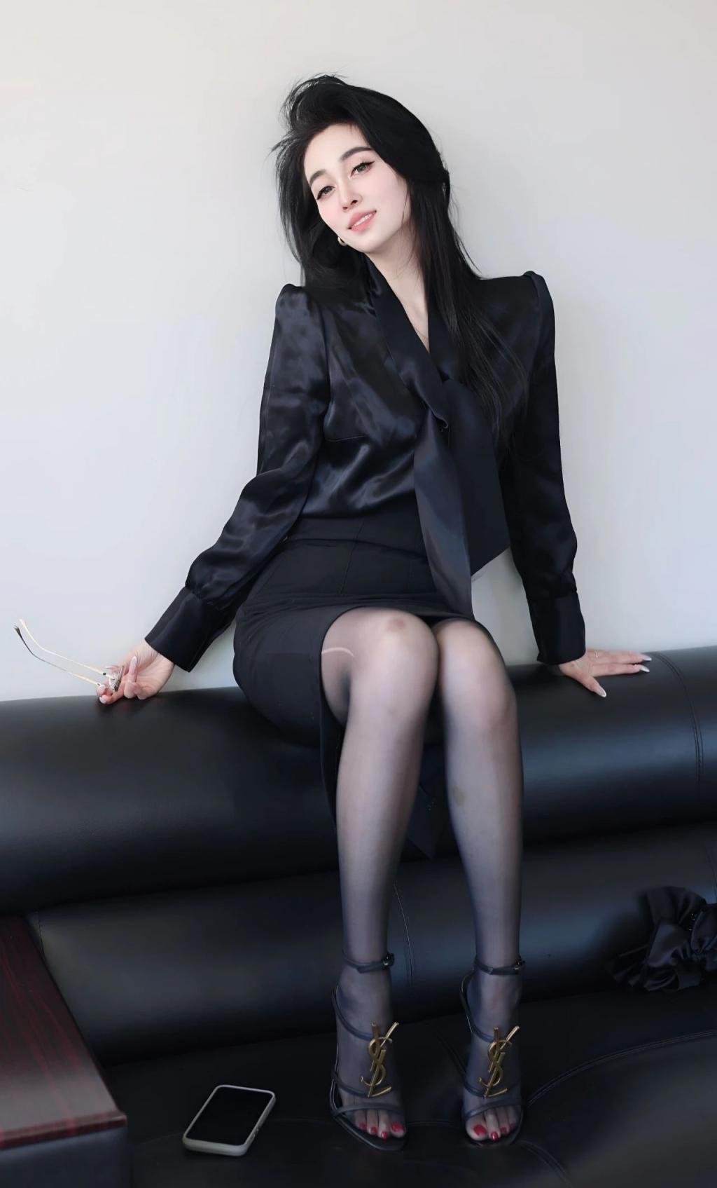 曲线婀娜，黑丝大长腿[57P]