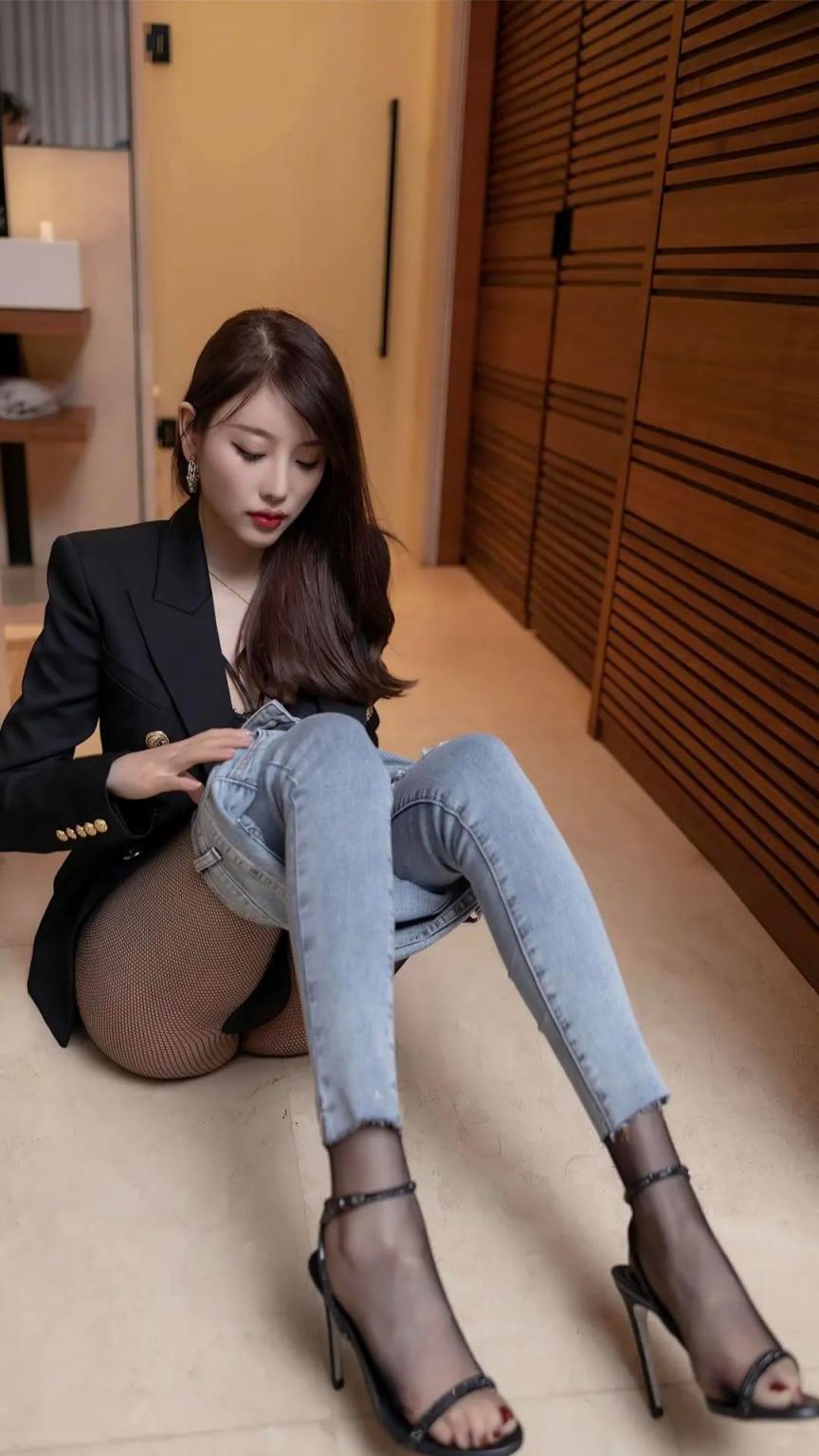 翘臀紧身牛仔裤[78P]