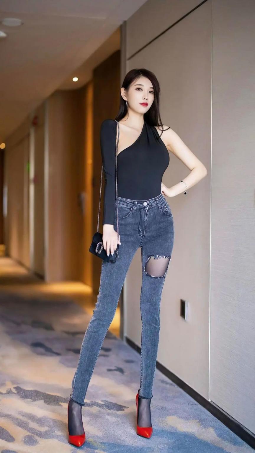 翘臀紧身牛仔裤[78P]