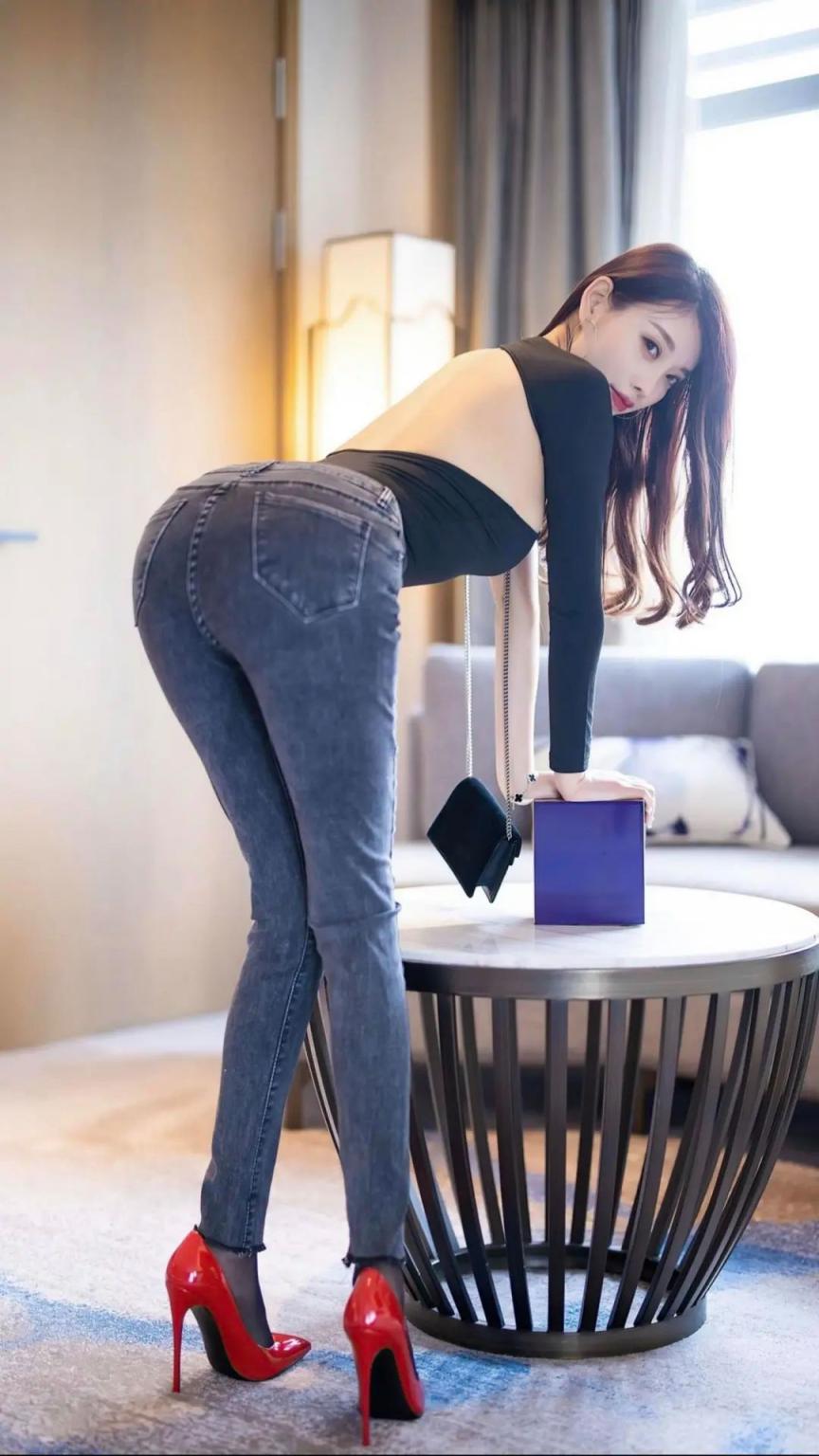 翘臀紧身牛仔裤[78P]