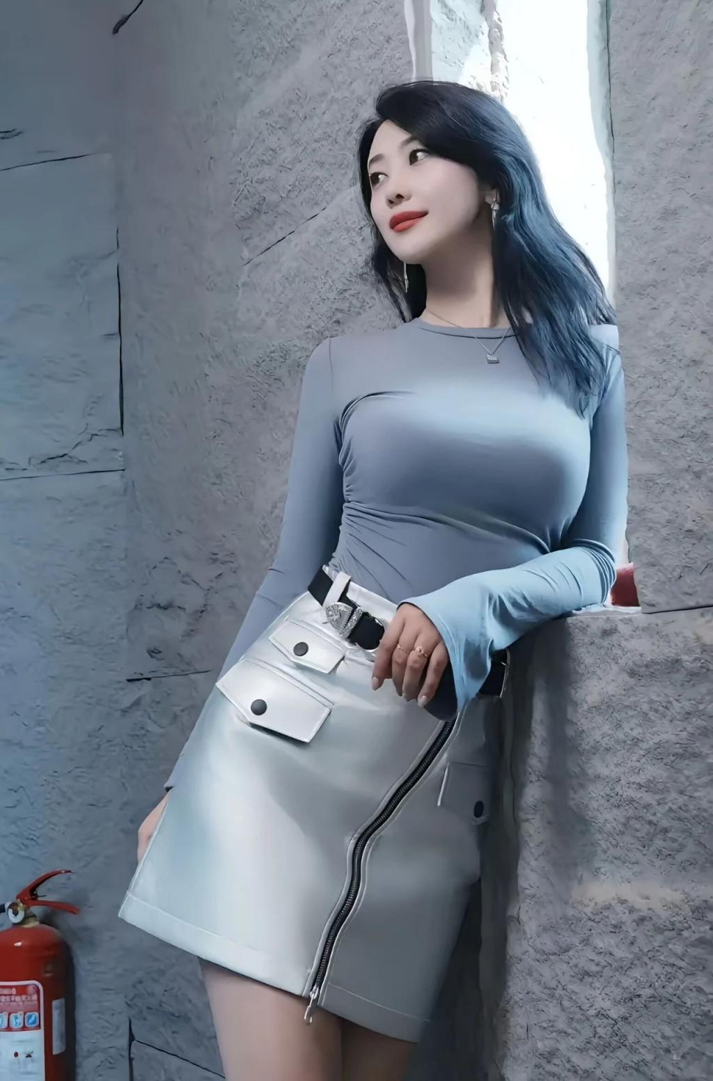 纤腰肉丝大长腿 漂亮