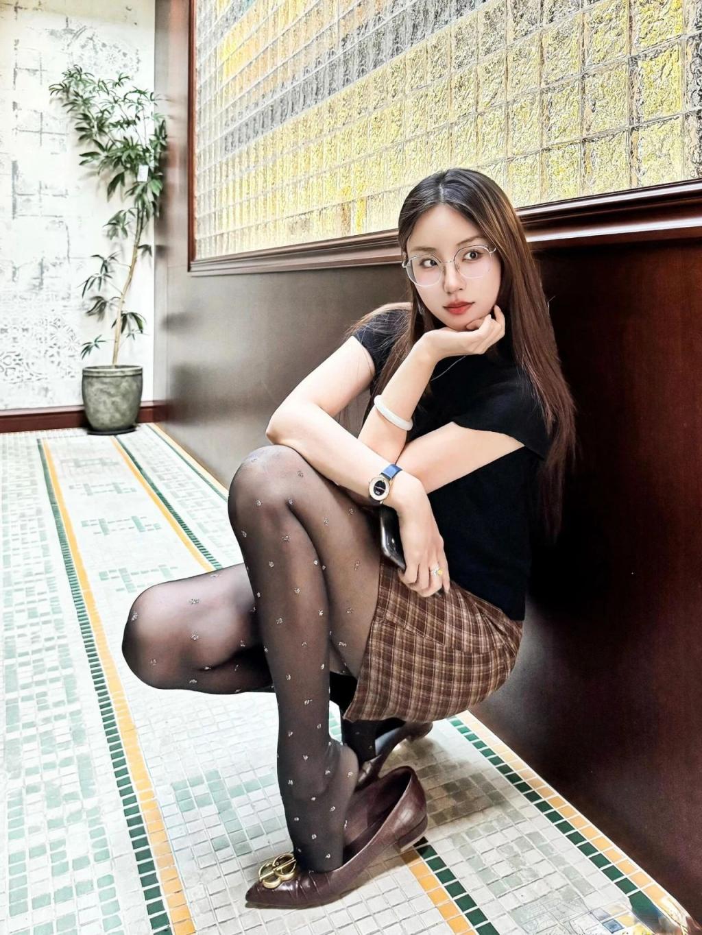 纤腰肉丝大长腿 漂亮