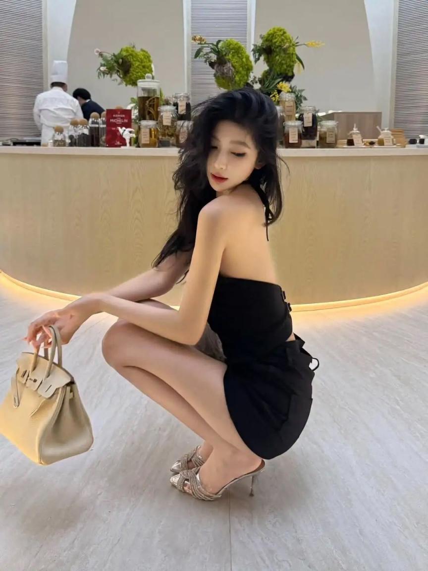 衬衫包臀裙灰丝大长腿