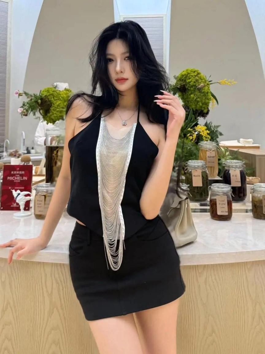 衬衫包臀裙灰丝大长腿