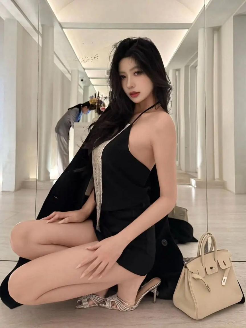 衬衫包臀裙灰丝大长腿