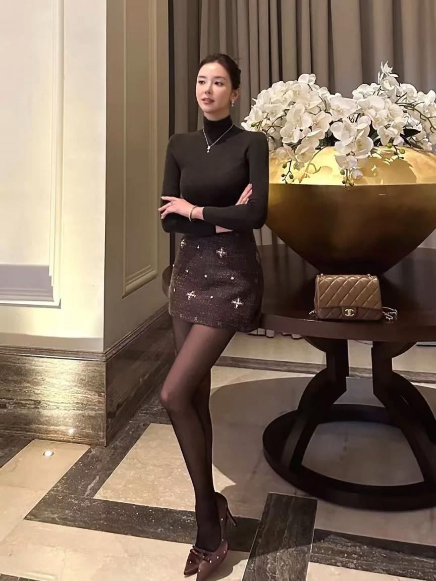 衬衫包臀裙灰丝大长腿