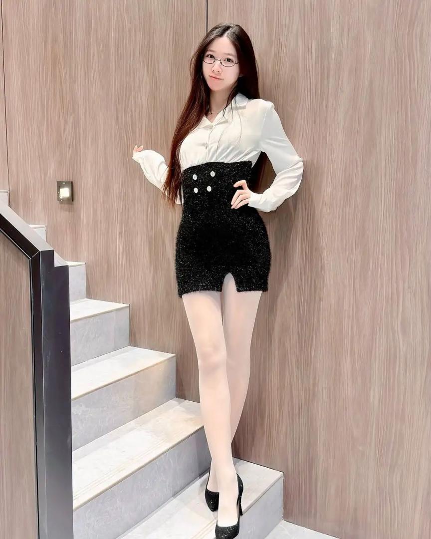 衬衫包臀裙灰丝大长腿