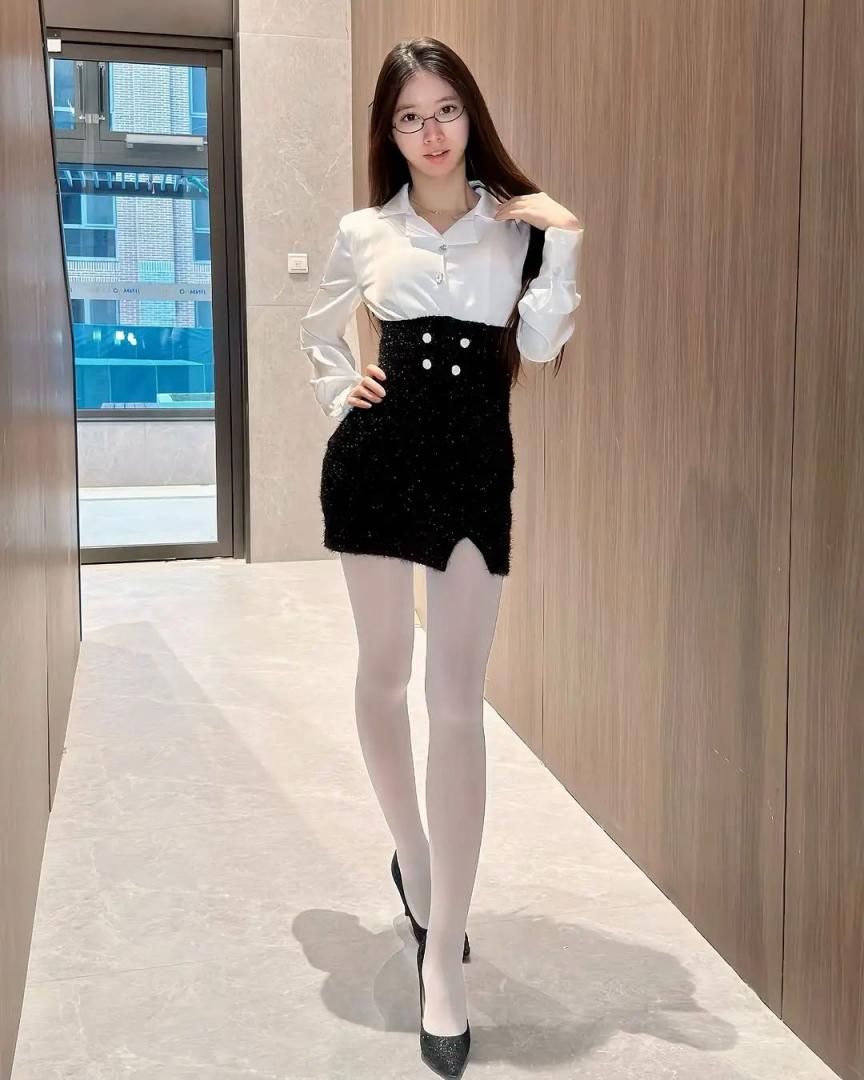 衬衫包臀裙灰丝大长腿