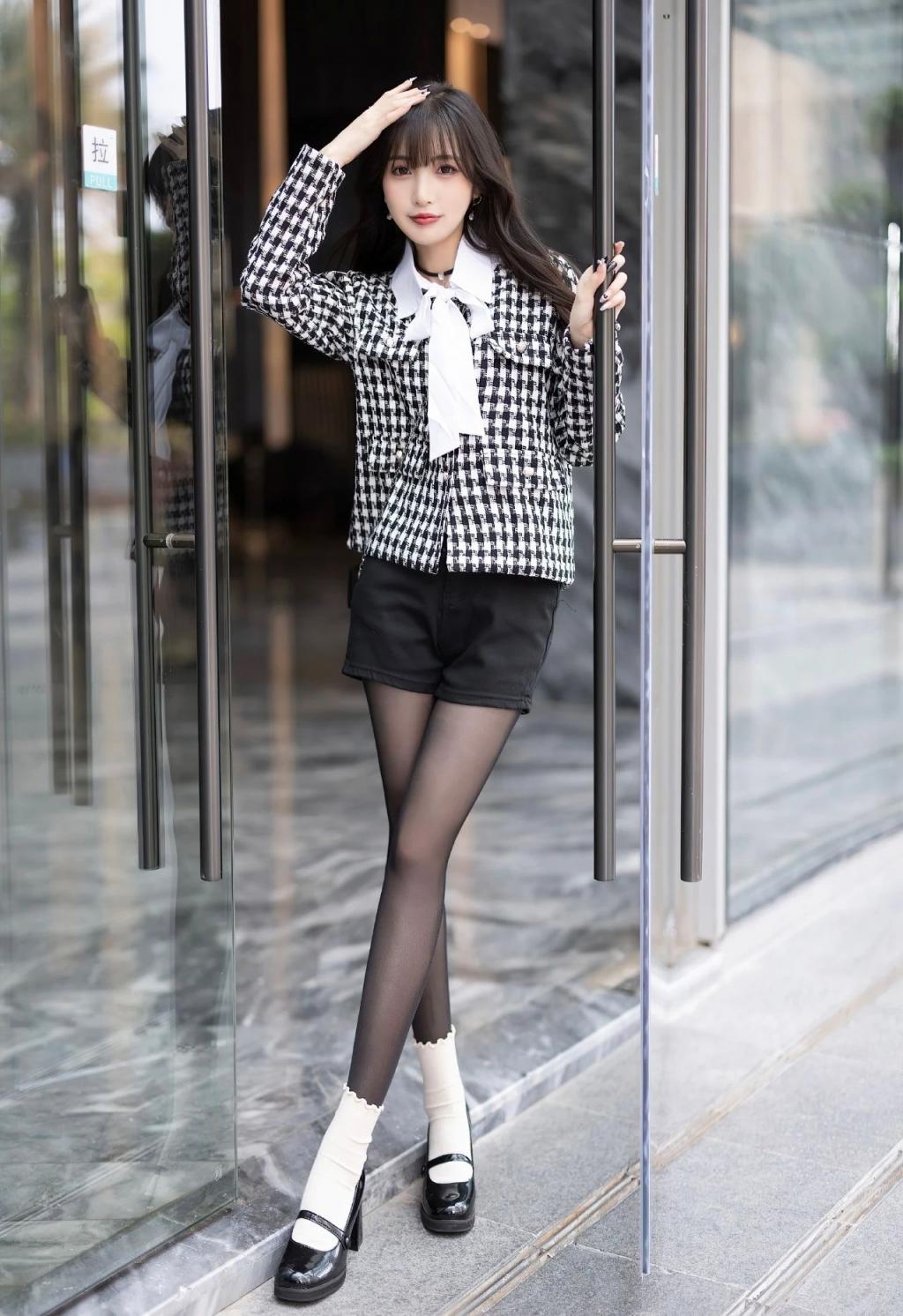 黑丝美腿，这谁受得了