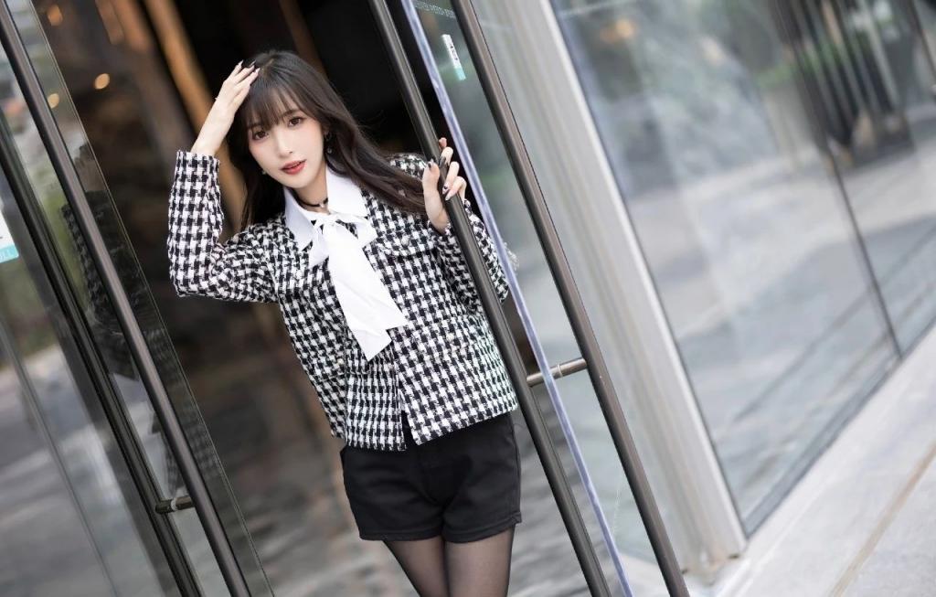 黑丝美腿，这谁受得了